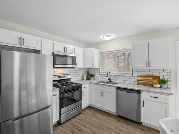 1320 Fenton Hills Rd, Fenton, MO 63026