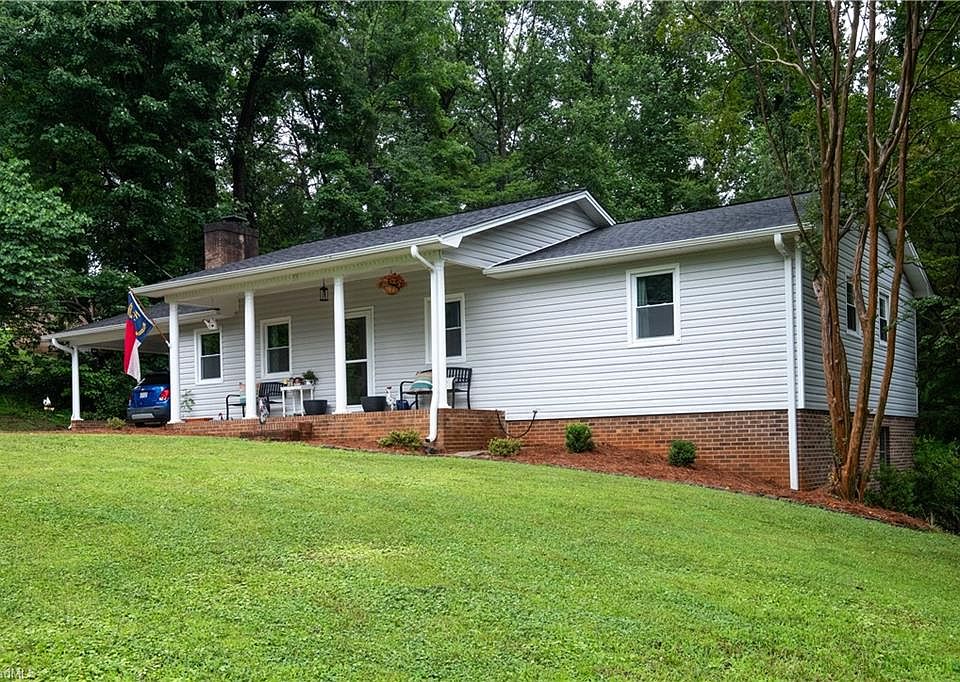1st image of 216 Brookwood Dr