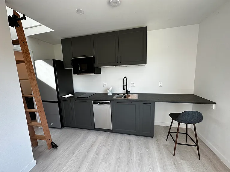 Terrace Dr — Photo 2