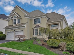 14 Chestnut Hl, Warren, NJ 07059