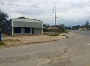 619 Market St, Pleasanton, TX 78064