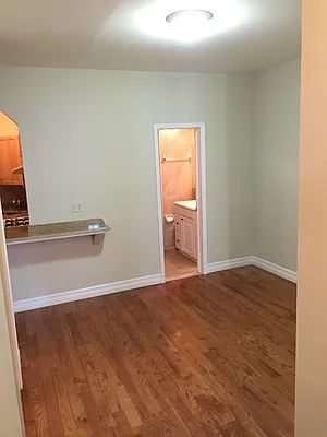 Rented by Urban Real Estate Property Group Inc | media 33