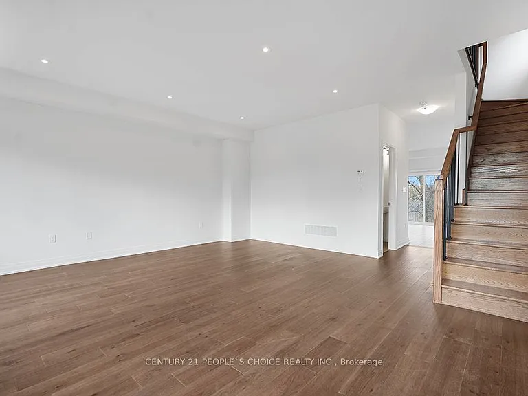 32 Humberstone Dr — Photo 10