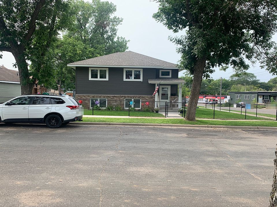 1st image of 831 Deppe St