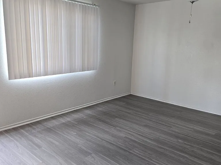 Plymouth Manor Apts — Photo 3