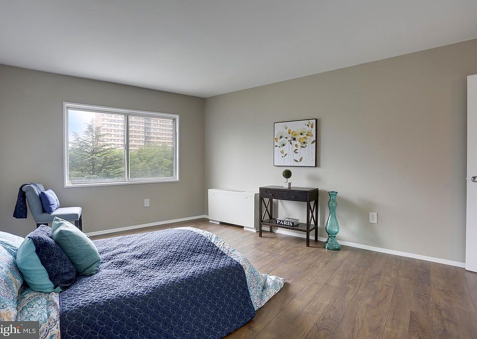 2nd image of 1111 University Blvd W #5