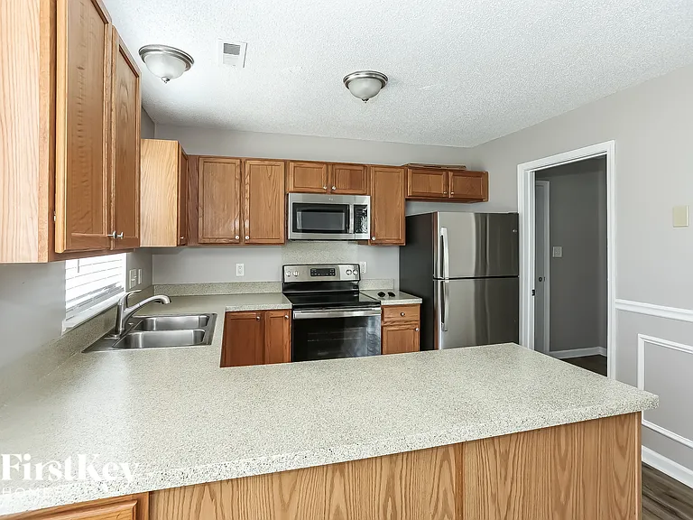 933 Milkwood Ln — Photo 8