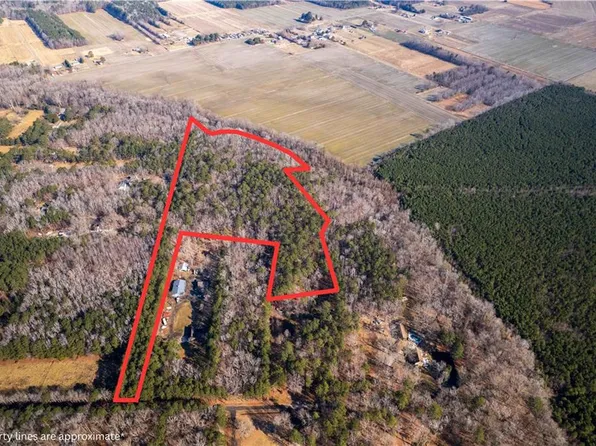 15 Johnson Ln, Chesapeake, VA 23322