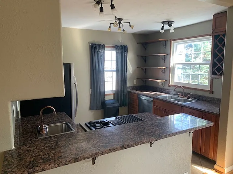2205 Kossuth St — Photo 9