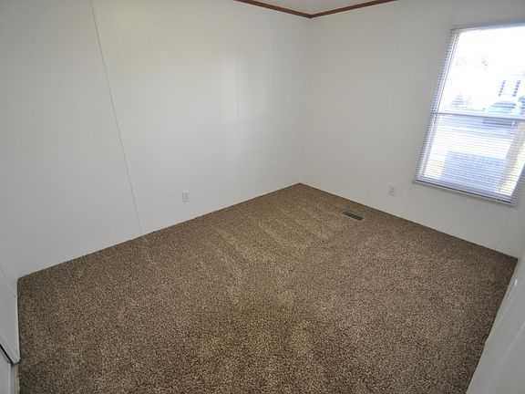 5th image of 143 Twin Lakes Dr
