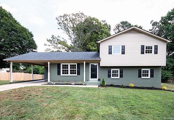 2nd image of 306 Oakwood Dr
