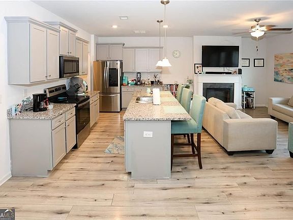 3rd image of 7488 Knoll Hollow Rd