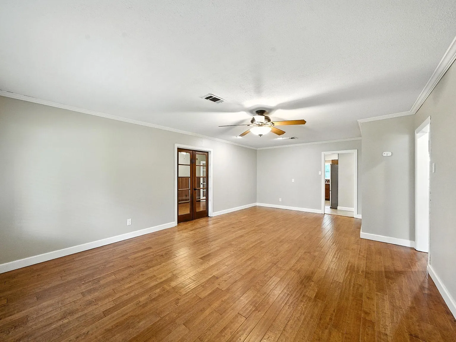 3 bed, 2.0 bath, 1546 sqft, $2,700 — Photo 2