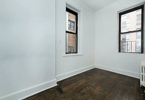 3rd image of 242 E 71st St APT 2E