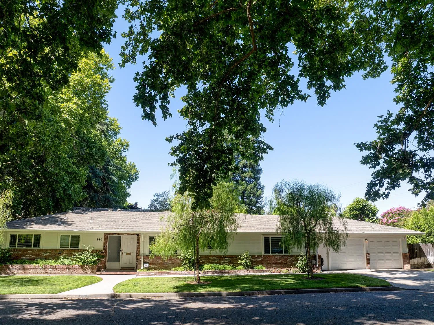 980 Tahoe Dr photo 1