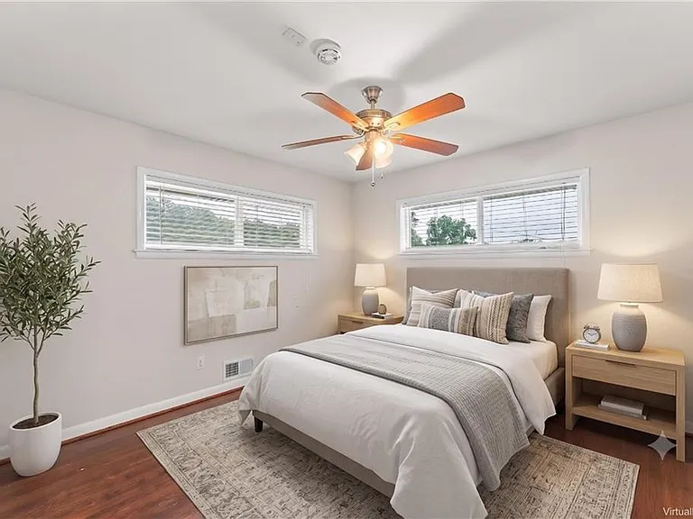 2352 Elmwood Cir SE — Photo 3