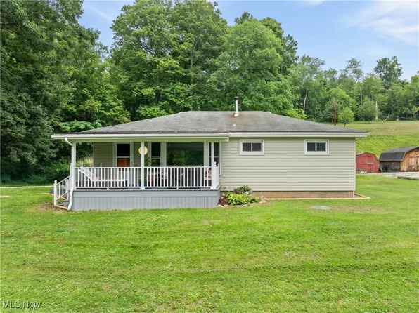 71050 Barries Dr, Martins Ferry, OH 43935