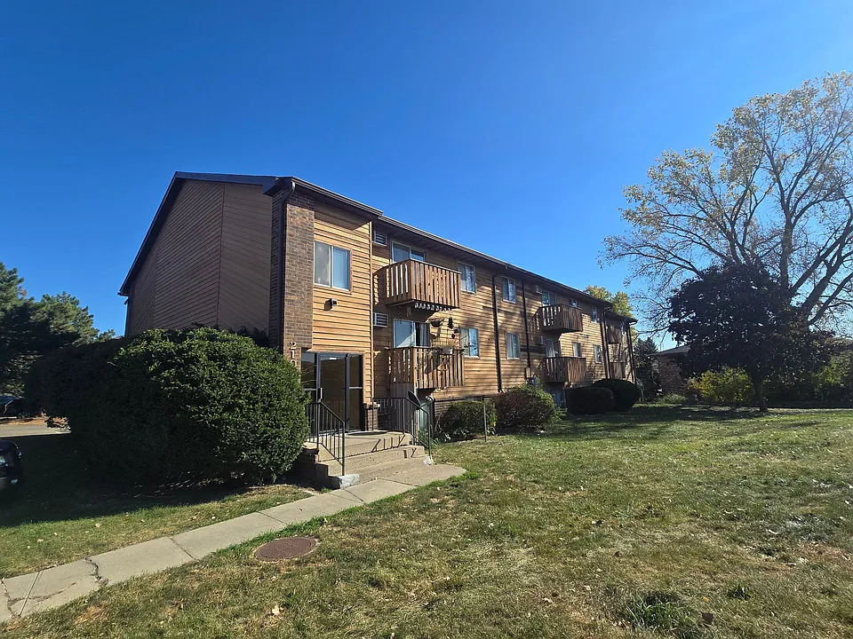 2100 Grand Ave