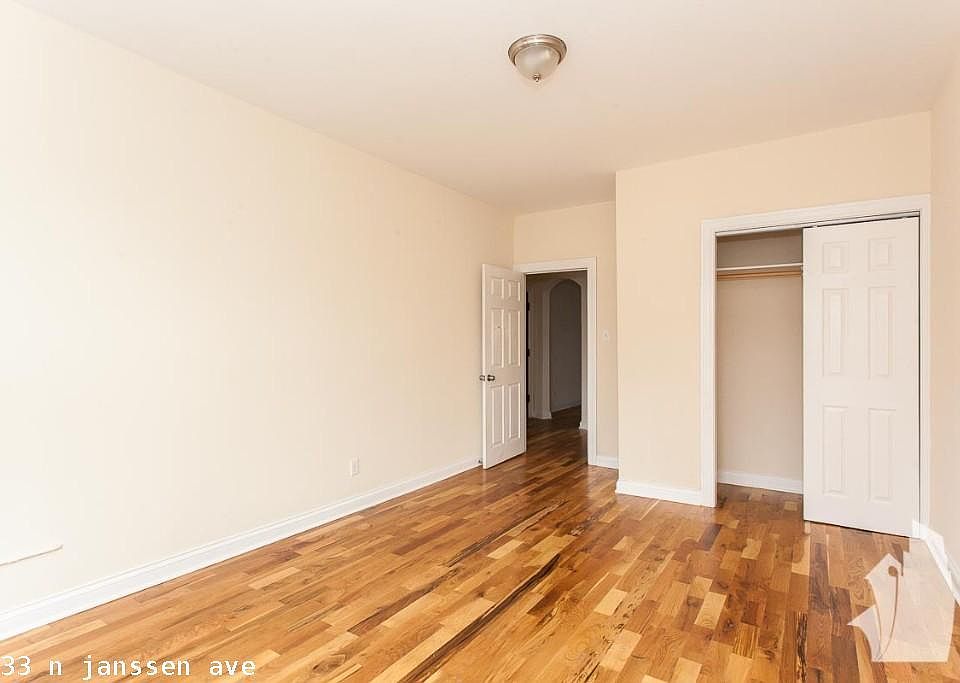 1st image of 3933 N Janssen Ave #1813