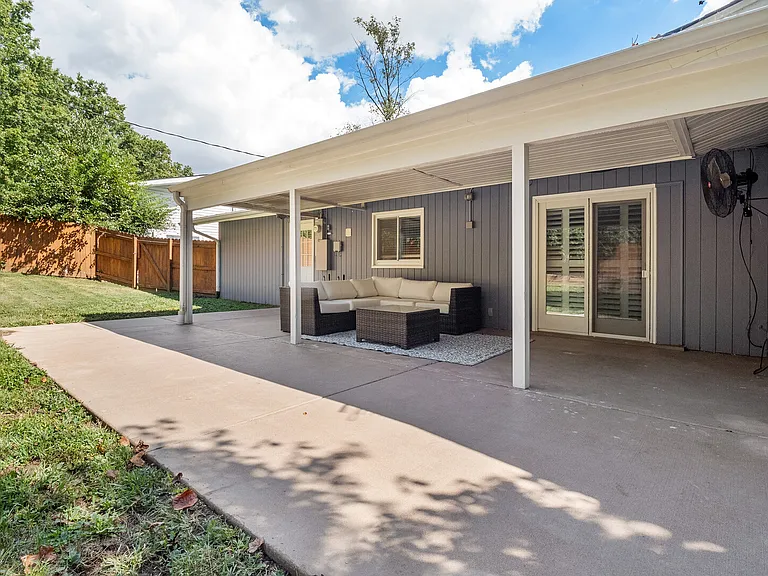 Pepperwood Dr — Photo 22