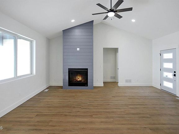 4th image of 2721 44th Ave W
