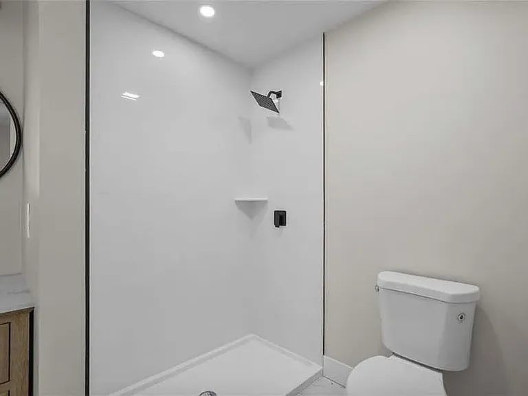155 Burnside St #1 — Photo 5