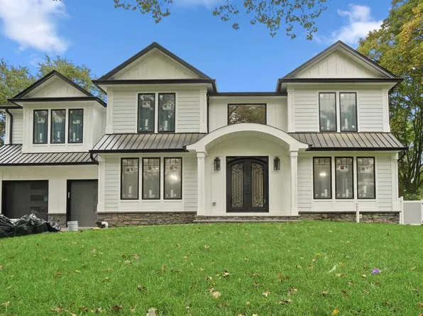 781 Arbor Rd, Paramus, NJ 07652