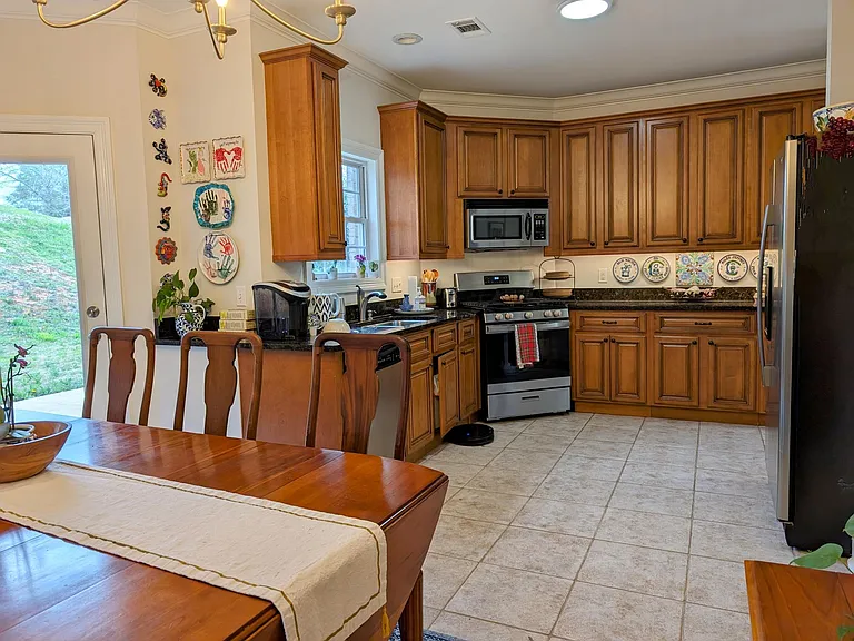647 Carpenter Way — Photo 5