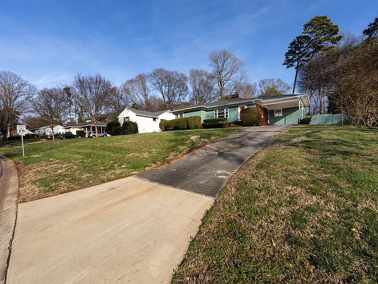 DRIVEWAY, FRONT OF HOUSE