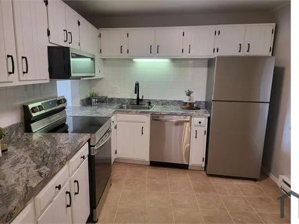 2301 Holiday Ter APT 9, Lansing, IL 60438