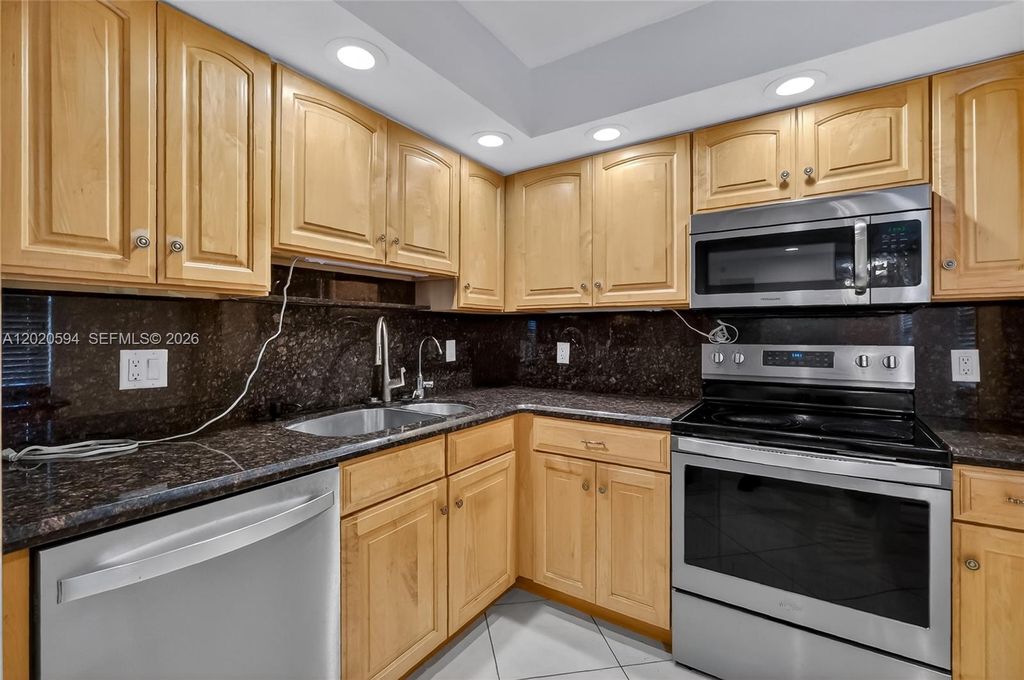 4015 W Palm Aire Dr APT 502, photo 7