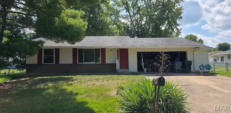 18 Flagstone Ln