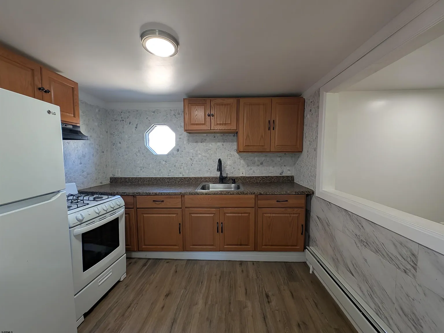 3 bed, 1.0 bath, $2,300 — Photo 4
