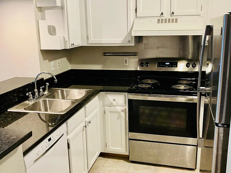 32 Peachtree St NW #303 — Photo 7