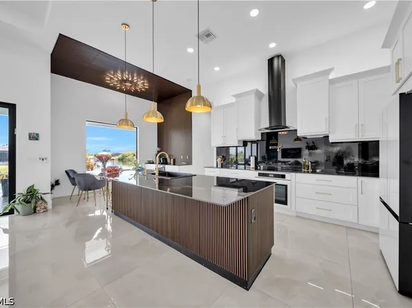 3224 Yucatan Pkwy, Cape Coral, FL 33993
