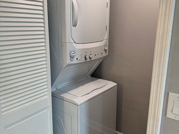 3rd image of 820 Lathrop Ter APT 3