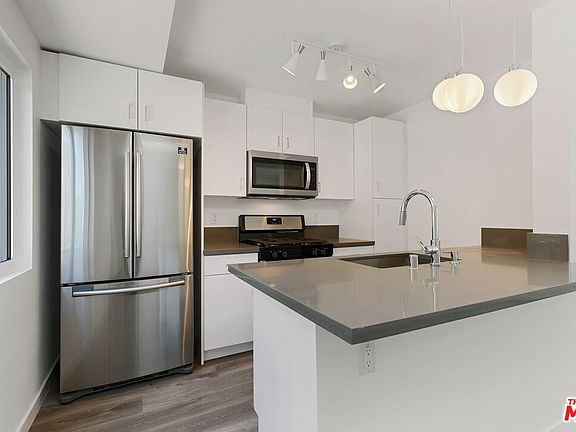 4th image of 6736 Woodley Ave APT 7
