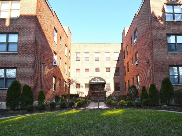 1 Maple Drive #3A, Great Neck, NY 11021