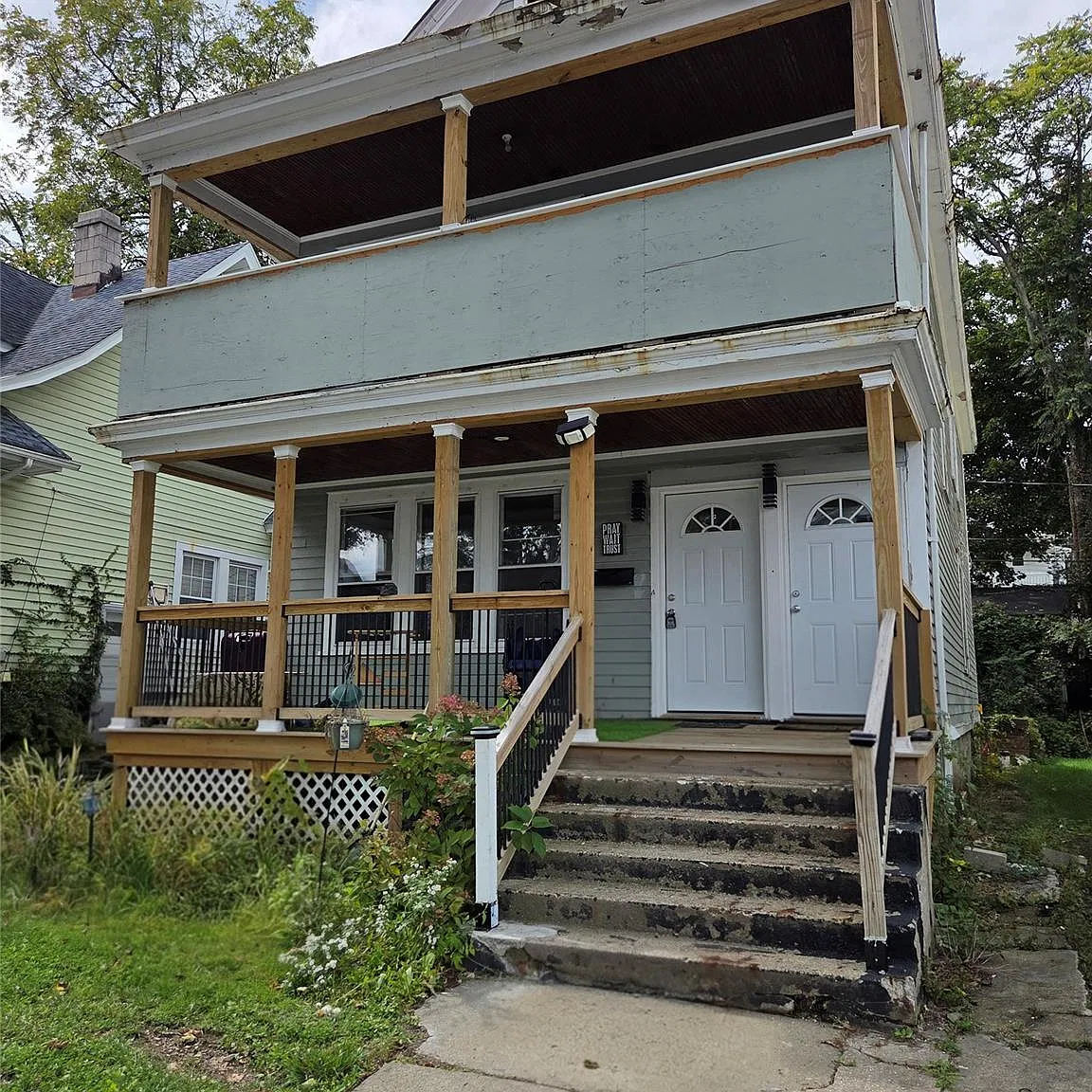 3 bed, 1.0 bath, 1420 sqft, $2,700 — Photo 1