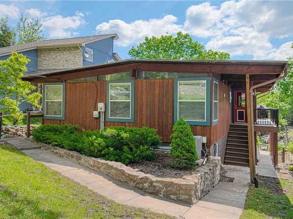 94 R St, Lake Lotawana, MO 64086