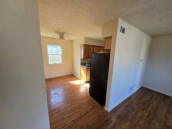 3rd image of 305 Ash Hollow Dr
