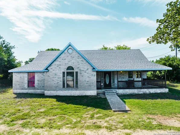 7398 US Highway 181 N, Floresville, TX 78114