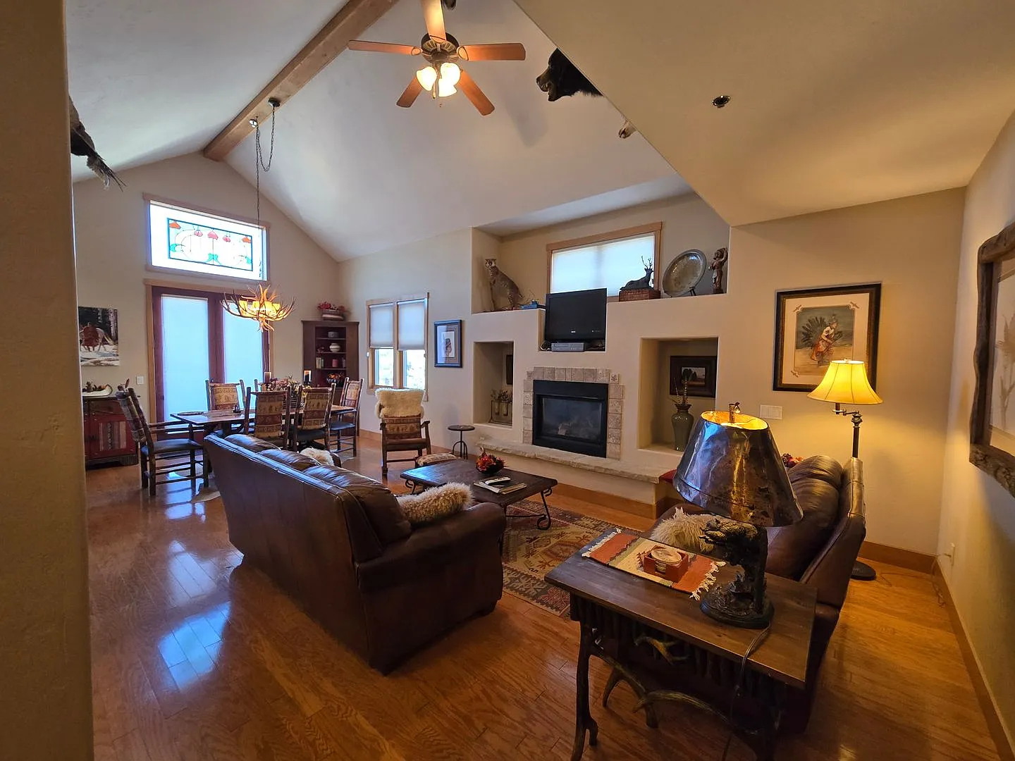 For Rent: Luxury Furnished Riverside Townhome *All Utilities Included* — Photo 4