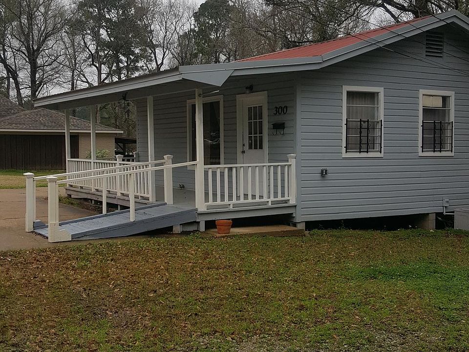 2nd image of 300 Edgewood Dr