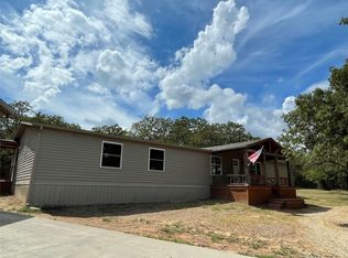 924 Hunter Trl, Bridgeport, TX 76426