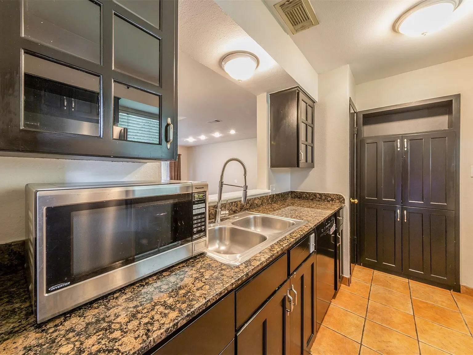 3 bed, 2.0 bath, 1316 sqft, $2,250 — Photo 4