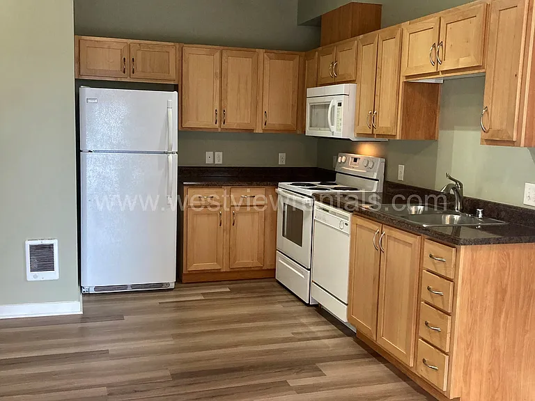 200 E Maple St — Photo 458