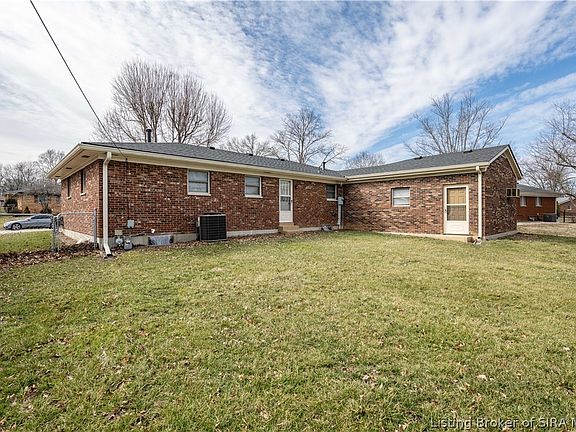 3rd image of 652 Florida Drive