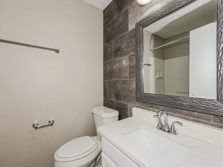 621 Hollyberry Dr — Photo 15
