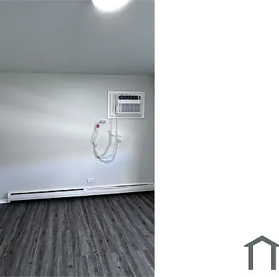 3 bed, 1000 sqft, $1,600 — Photo 1